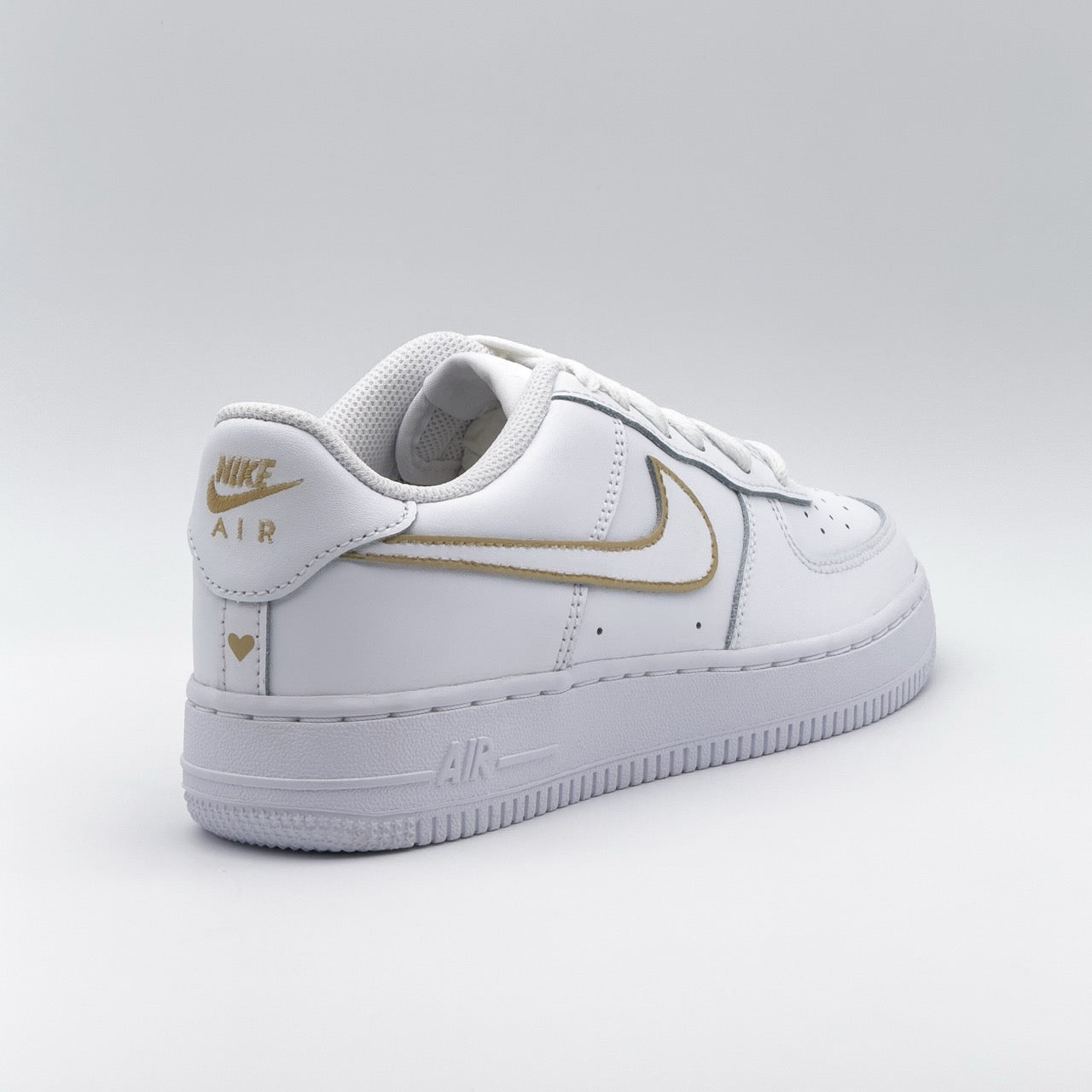 Custom Nike Air Force 1 - Nike Zeichen umrandet
