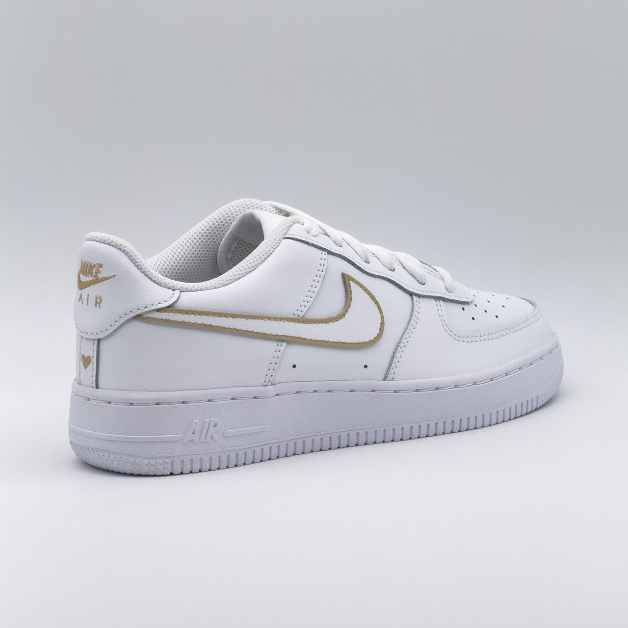 Custom Nike Air Force 1 - Nike Zeichen umrandet