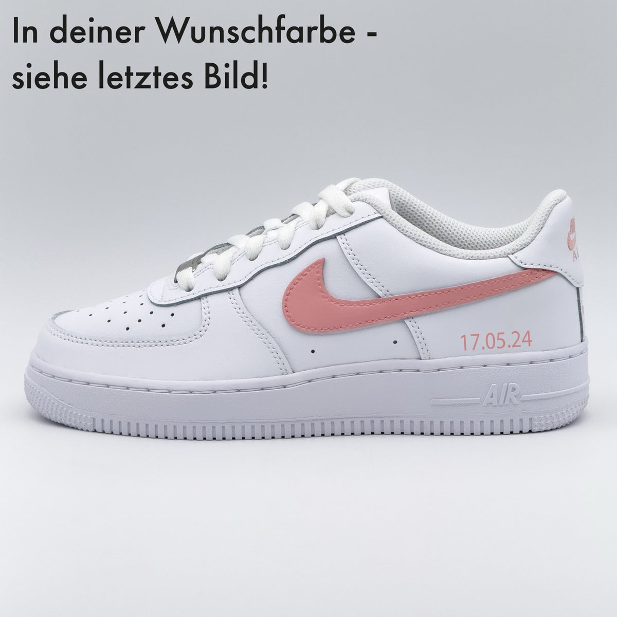 Custom Nike Air Force 1 - Nike Zeichen bemalt + Datum/Initialen